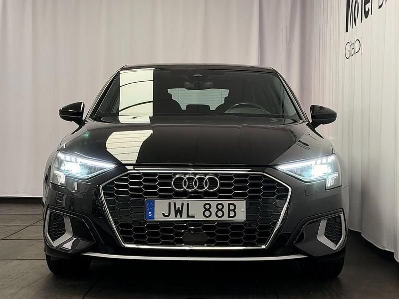 Begagnad Audi A3 Advanced Plus 150 HK (110 kW) 2021 Brilliantsvart Sedan