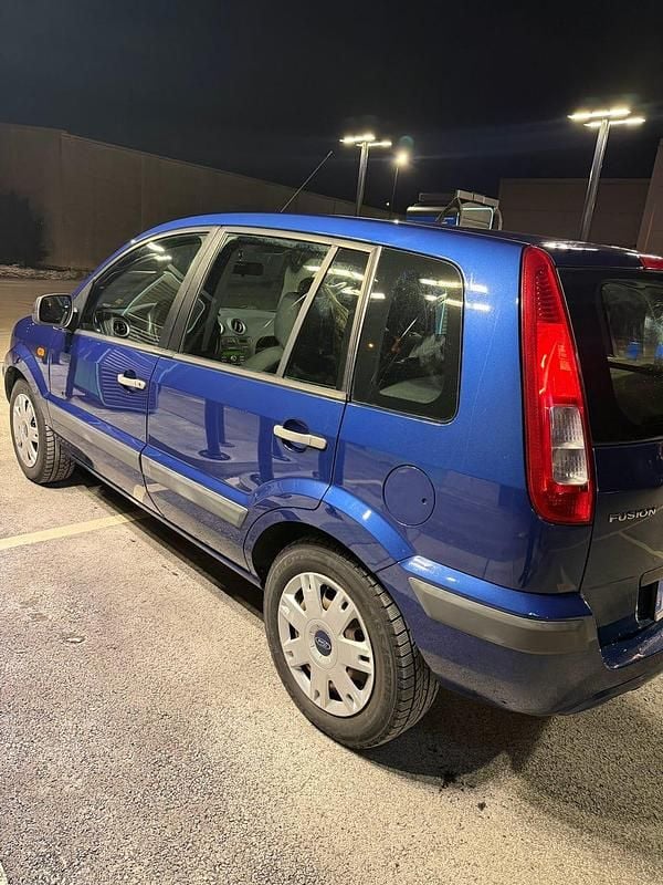 Begagnad Ford Fusion 100 HK (73 kW) 2010 Halvkombi