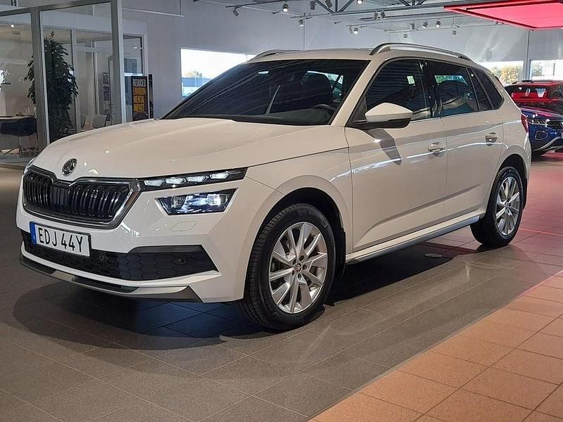 Vit Begagnad 2023 Skoda Kamiq Adventure SUV | 234 700 kr (Marknadspris) - Bild 1/4