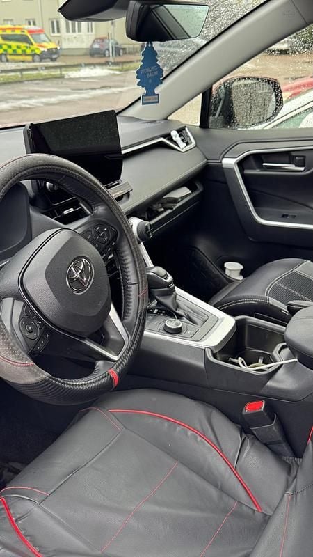 Begagnad Toyota RAV4 Hybrid 222 HK (163 kW) 2024 SUV