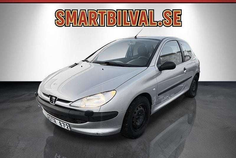 Begagnad Peugeot 206 75 HK (55 kW) 2001 Gråmetallic Halvkombi