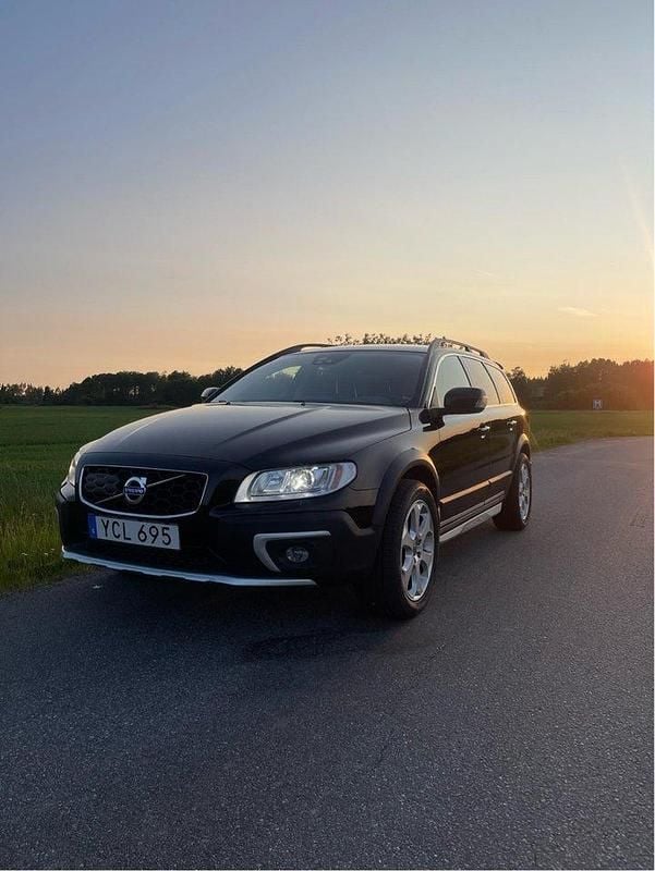 Svart Begagnad 2016 Volvo XC70 Standard SUV | 180 000 kr (Bra pris) - Bild 1/4