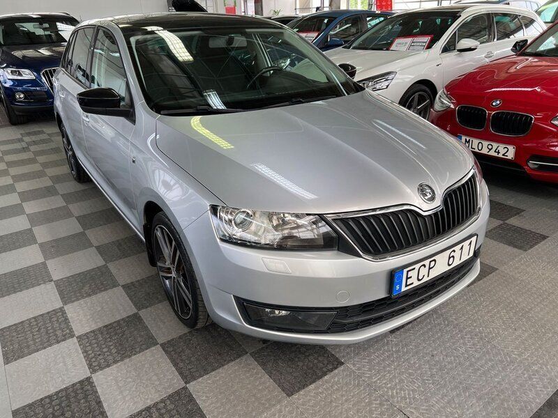 Silver Begagnad 2013 Skoda Rapid Style Halvkombi | 99 000 kr (Marknadspris) - Bild 1/4