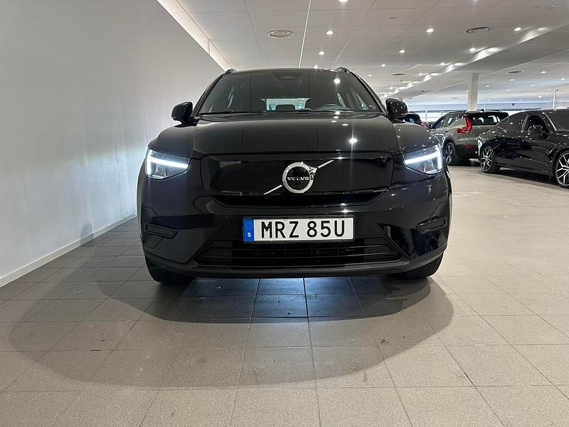 Begagnad Volvo XC40 Single Motor 175 kW (238 HK) 2023 Svart SUV