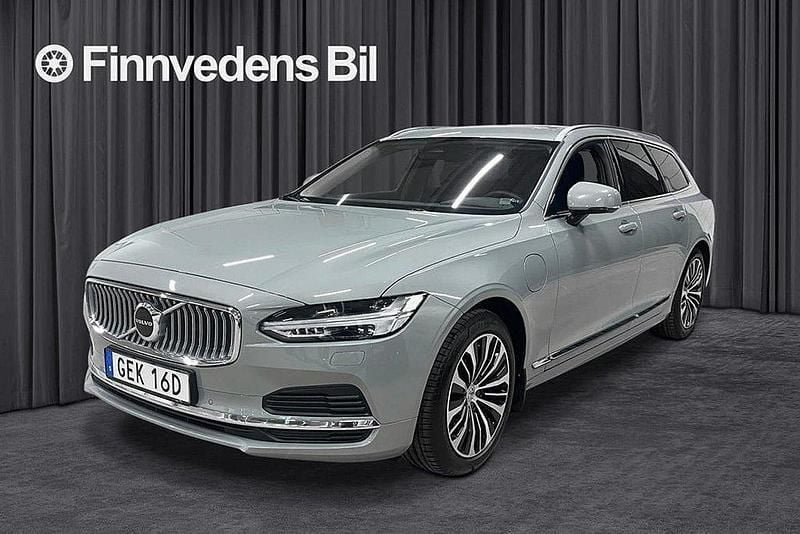 Grå Begagnad 2023 Volvo V90 Core Kombi | 468 800 kr (Marknadspris) - Bild 1/4