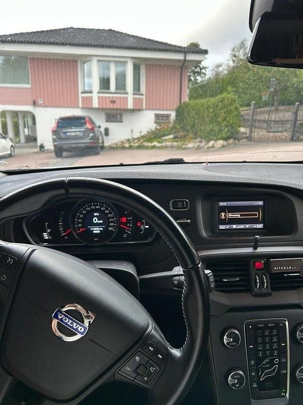 Begagnad Volvo V40 Kinetic 116 HK (85 kW) 2015 Kombi