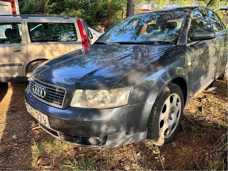 Grå Begagnad 2003 Audi A4 Sedan | 20 000 kr (Bra pris) - Bild 1/4