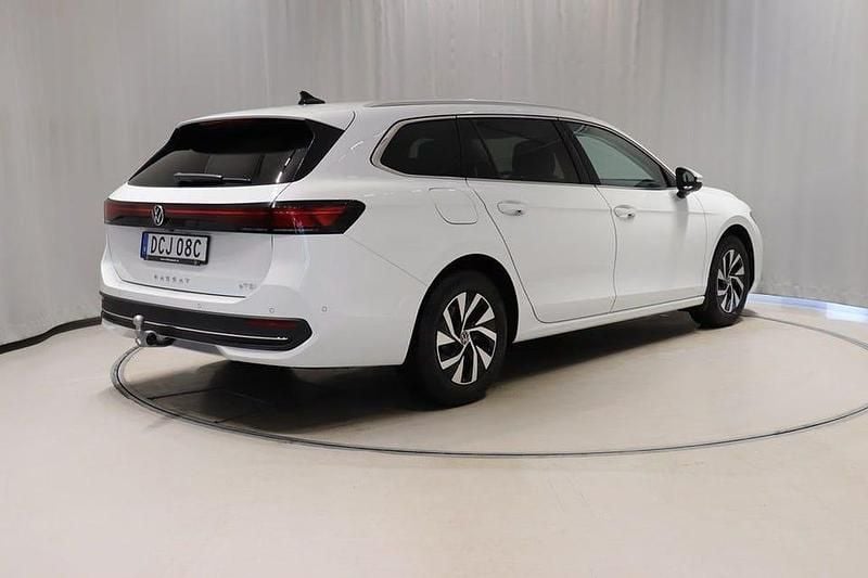 Begagnad VW Passat Business 150 HK (110 kW) 2024 Vit Kombi