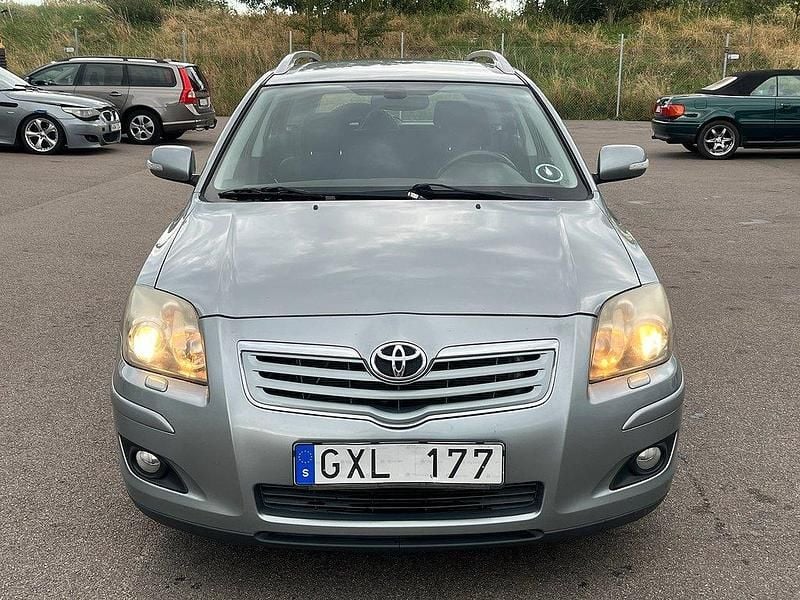 Grå Begagnad 2007 Toyota Avensis Kombi | 37 900 kr (Marknadspris) - Bild 1/4