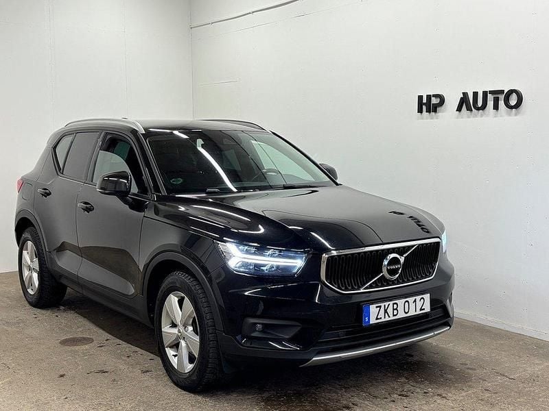 Svart Begagnad 2018 Volvo XC40 Momentum SUV | 229 900 kr (Marknadspris) - Bild 1/4