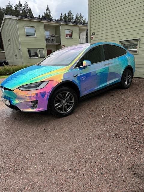 Vit Begagnad 2018 Tesla Model X SUV | 305 000 kr (Superpris) - Bild 1/4