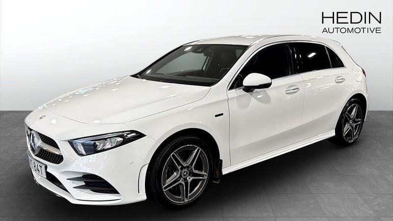 Vit Begagnad 2020 Mercedes A250 Halvkombi | 244 900 kr (Marknadspris) - Bild 1/4