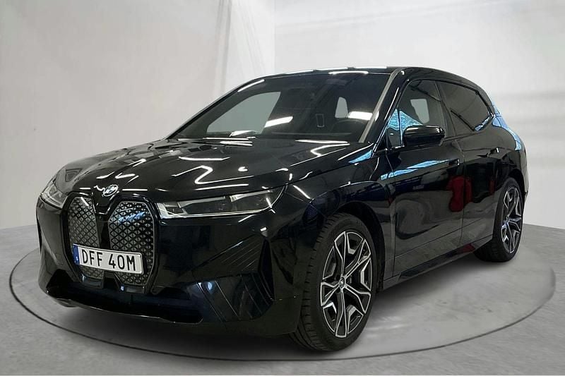 Svart Begagnad 2023 BMW iX SUV | 585 000 kr (Superpris) - Bild 1/4