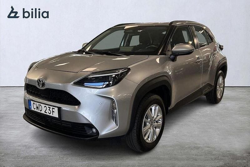 Silver Begagnad 2024 Toyota Yaris Cross Active SUV | 269 900 kr (Marknadspris) - Bild 1/3