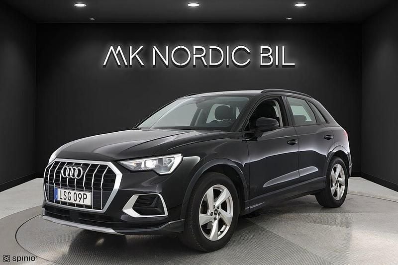 Svart Begagnad 2021 Audi Q3 Advanced SUV | 258 900 kr (Marknadspris) - Bild 1/4