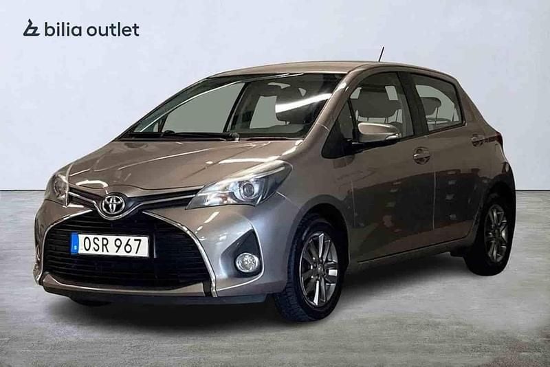 Brun Begagnad 2015 Toyota Yaris Halvkombi | 109 900 kr - Bild 1/1