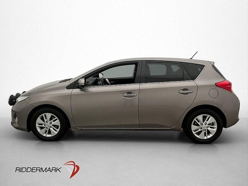Begagnad Toyota Auris Edition 132 HK (97 kW) 2015 Brun Halvkombi