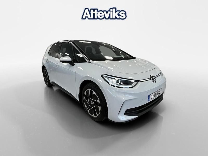 Vit Begagnad 2025 VW ID.3 Pro Performance Halvkombi | 329 900 kr (Superpris) - Bild 1/4