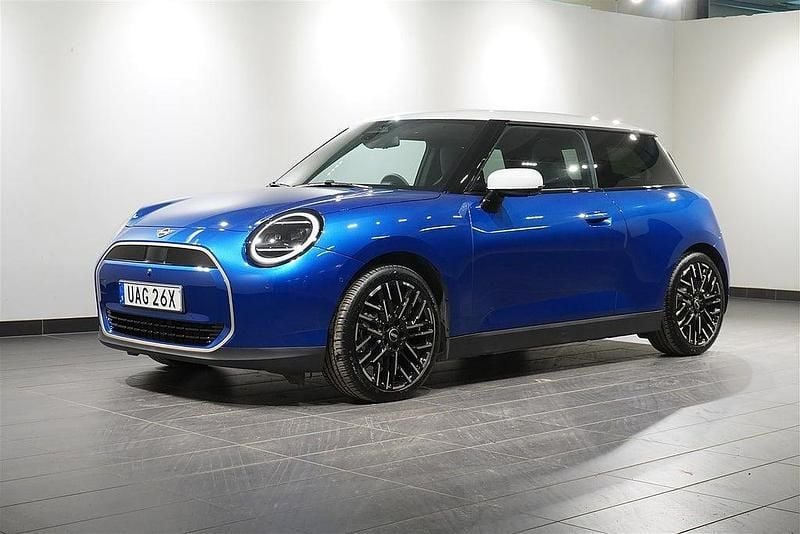 Begagnad Mini Cooper 2023 Blå Halvkombi
