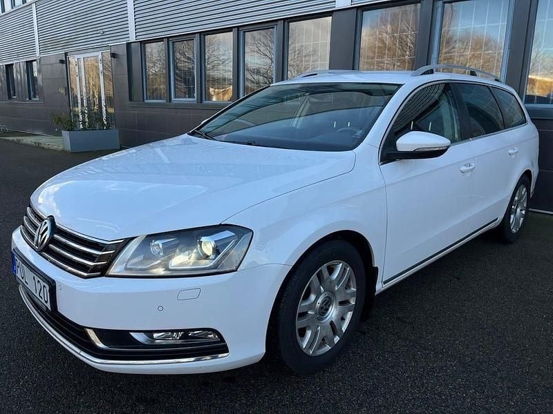 Vit Begagnad 2011 VW Passat GT Kombi | 64 900 kr (Marknadspris) - Bild 1/4