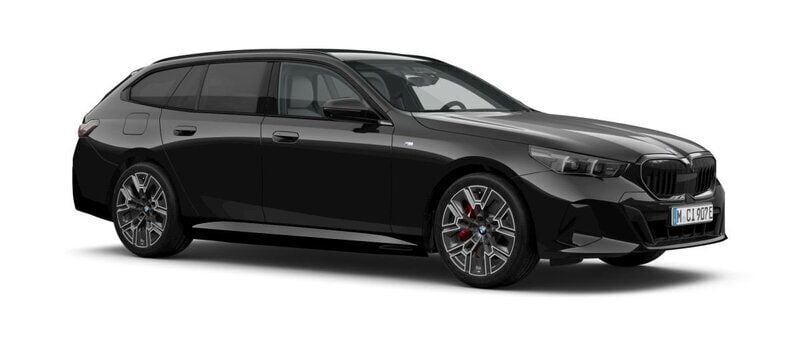 Svart (black sapphire metallic) Ny 2025 BMW 550e Comfort Edition Kombi | 1 055 300 kr (Bra pris) - Bild 1/3