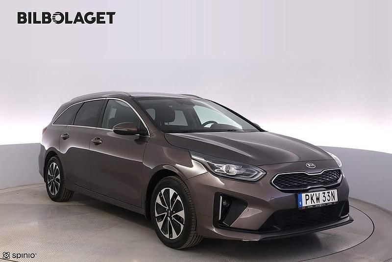 Brun Begagnad 2020 Kia Ceed Plus Halvkombi | 199 500 kr (Marknadspris) - Bild 1/4