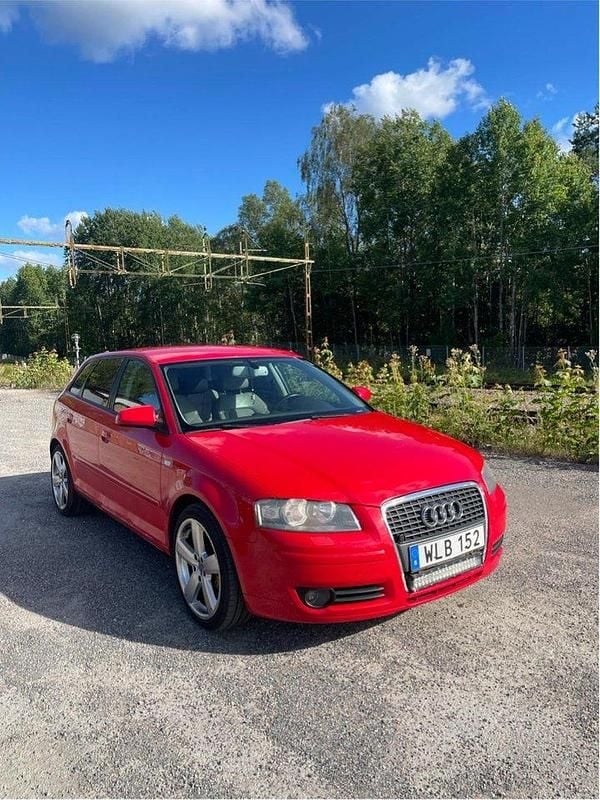 Röd Begagnad 2005 Audi A3 Sportback Ambiente Halvkombi | 37 000 kr (Marknadspris) - Bild 1/4