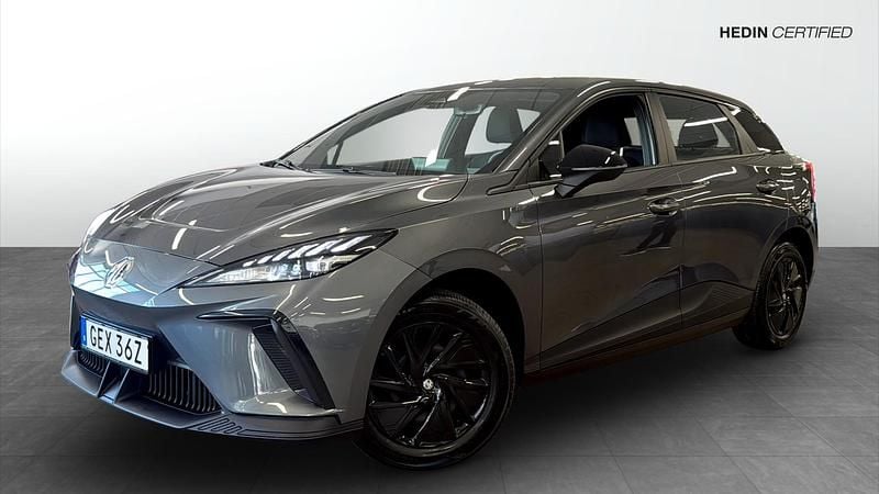 Grå (grey) Begagnad 2023 MG MG4 EV Halvkombi | 229 900 kr (Marknadspris) - Bild 1/4