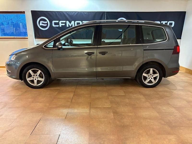 Begagnad VW Sharan 150 HK (110 kW) 2018 Grå Minibuss