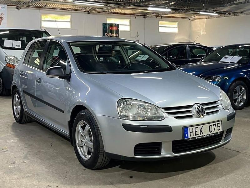 Begagnad VW Golf V 102 HK (75 kW) 2006 Silver Halvkombi