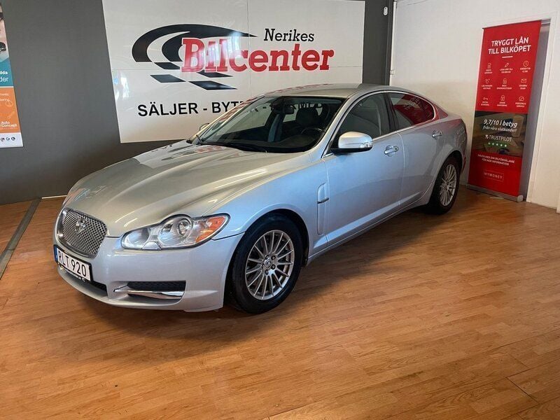 Grå Begagnad 2008 Jaguar XF Sedan | 99 900 kr - Bild 1/4