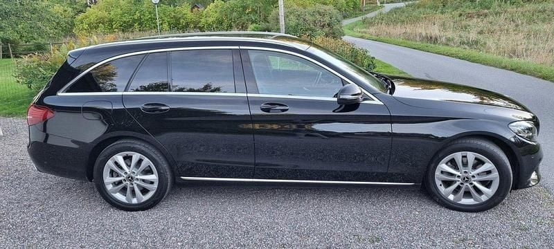 Svart Begagnad 2019 Mercedes C220 Avantgarde Kombi | 225 000 kr (Superpris) - Bild 1/3
