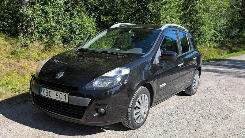 Svart Begagnad 2011 Renault Clio GrandTour Kombi | 39 500 kr (Marknadspris) - Bild 1/4