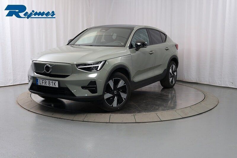 Grön (sage green metallic) Begagnad 2023 Volvo EC40 Core SUV | 399 900 kr (Superpris) - Bild 1/4