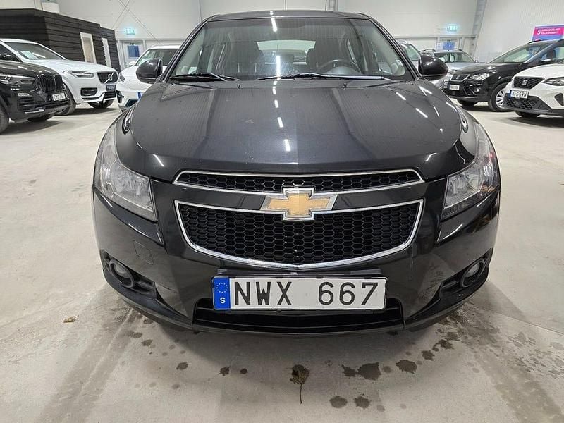 Begagnad Chevrolet Cruze 131 HK (96 kW) 2013 Svart (svart metallic) Halvkombi