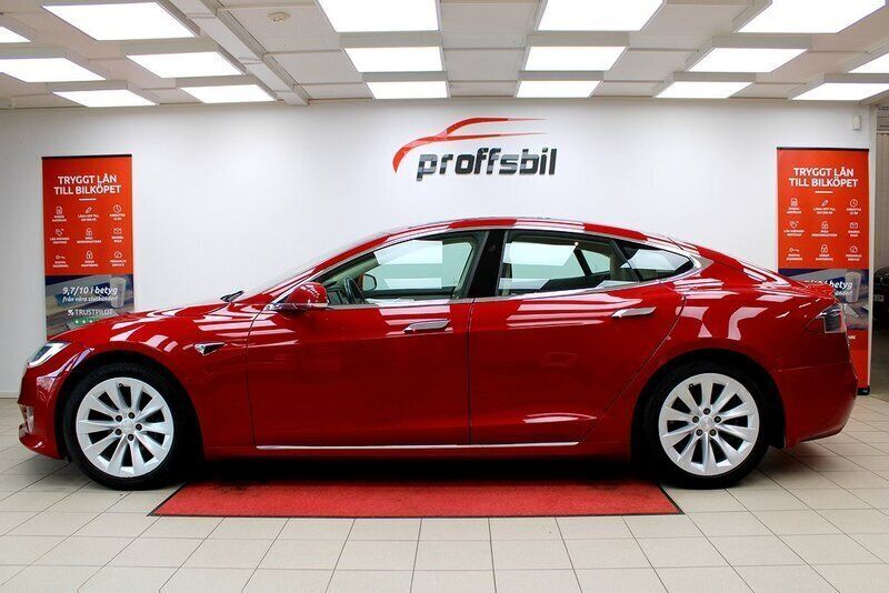 Röd Begagnad 2018 Tesla Model S Sedan | 259 500 kr (Marknadspris) - Bild 1/4
