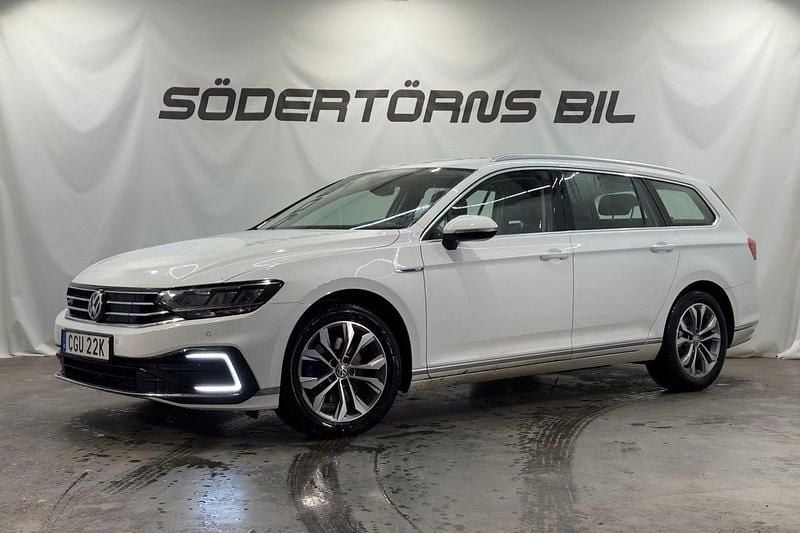 Vit Begagnad 2019 VW Passat GTE Kombi | 259 900 kr (Marknadspris) - Bild 1/4