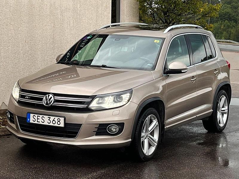 Ljusbrun (bronzitmet) Begagnad 2016 VW Tiguan R-line SUV | 114 900 kr (Marknadspris) - Bild 1/4