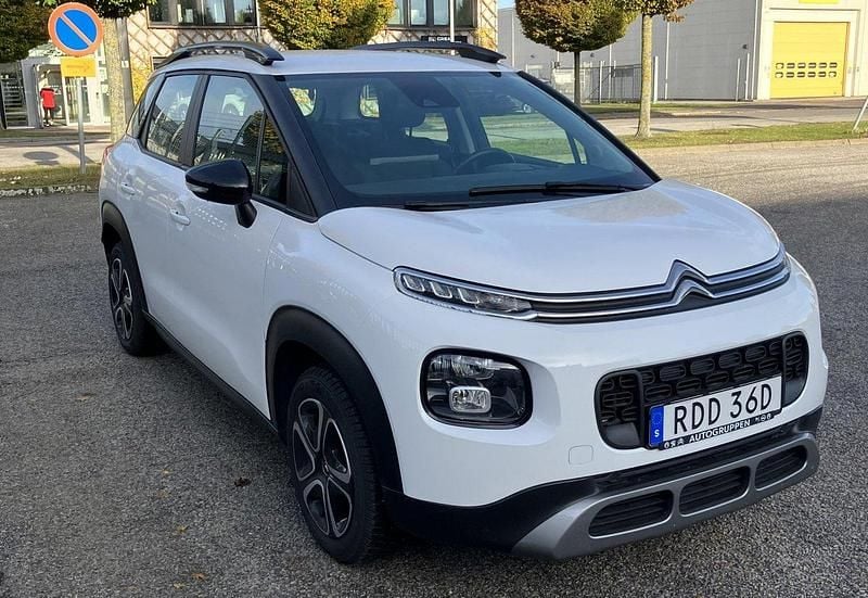 Vit Begagnad 2021 Citroën C3 Aircross PureTech SUV | 139 000 kr (Marknadspris) - Bild 1/4