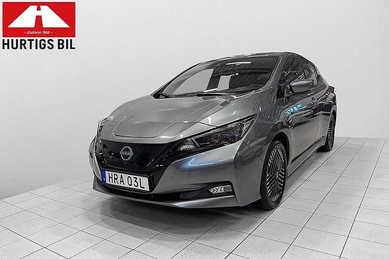 Grå (svart) Begagnad 2022 Nissan Leaf N-Connecta Halvkombi | 199 900 kr (Lite dyr) - Bild 1/4