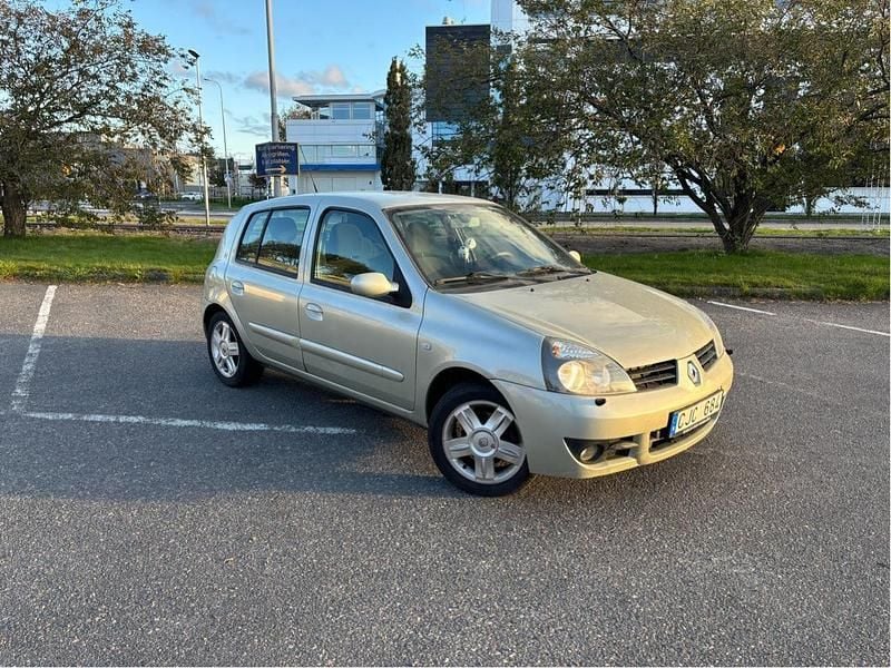 Grå Begagnad 2008 Renault Clio R.S. Halvkombi | 15 500 kr (Bra pris) - Bild 1/4