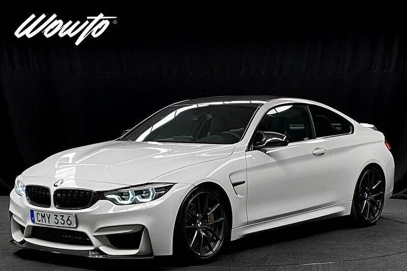 Vit (alpinvit) Begagnad 2018 BMW M4 Shadowline Sportkupé | 719 800 kr (Marknadspris) - Bild 1/3