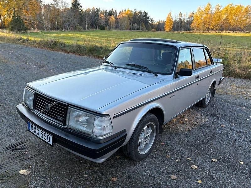 Begagnad 1981 Volvo 244 Sedan | 235 000 kr - Bild 1/4