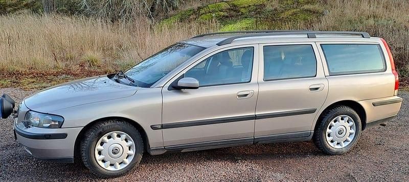 Begagnad 2004 Volvo V70 Kombi | 28 000 kr (Lite dyr) - Bild 1/4