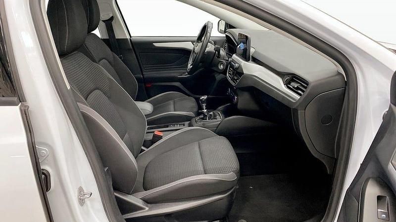 Begagnad Ford Focus Titanium 101 HK (74 kW) 2020 Vit Halvkombi