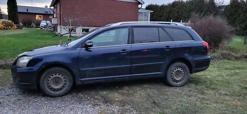 Begagnad 2008 Toyota Avensis Kombi | 28 000 kr (Lite dyr) - Bild 1/4