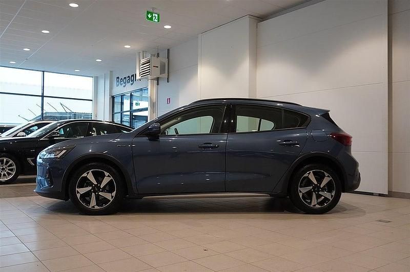 Begagnad Ford Focus Active 125 HK (91 kW) 2022 Blå Halvkombi