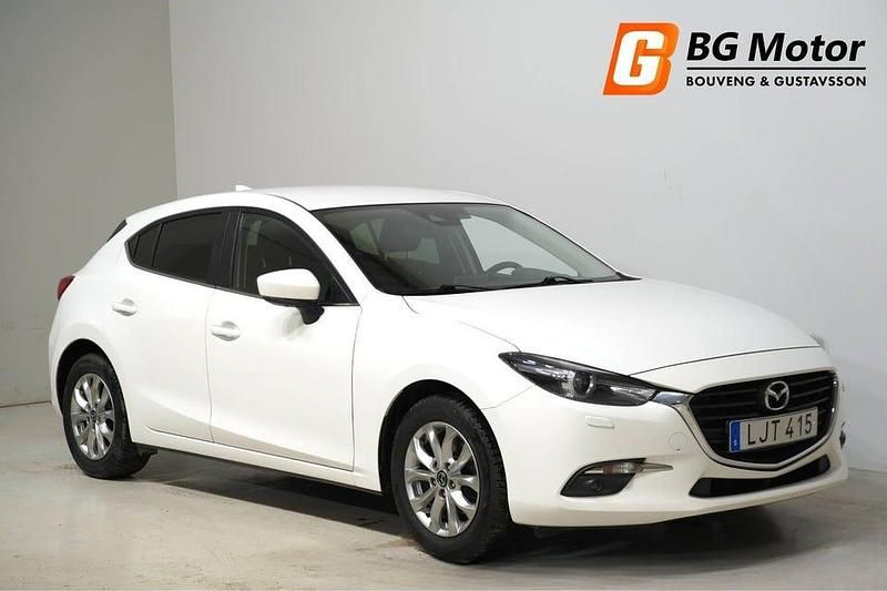 Begagnad Mazda 3 Inclusive 120 HK (88 kW) 2017 Vit Halvkombi
