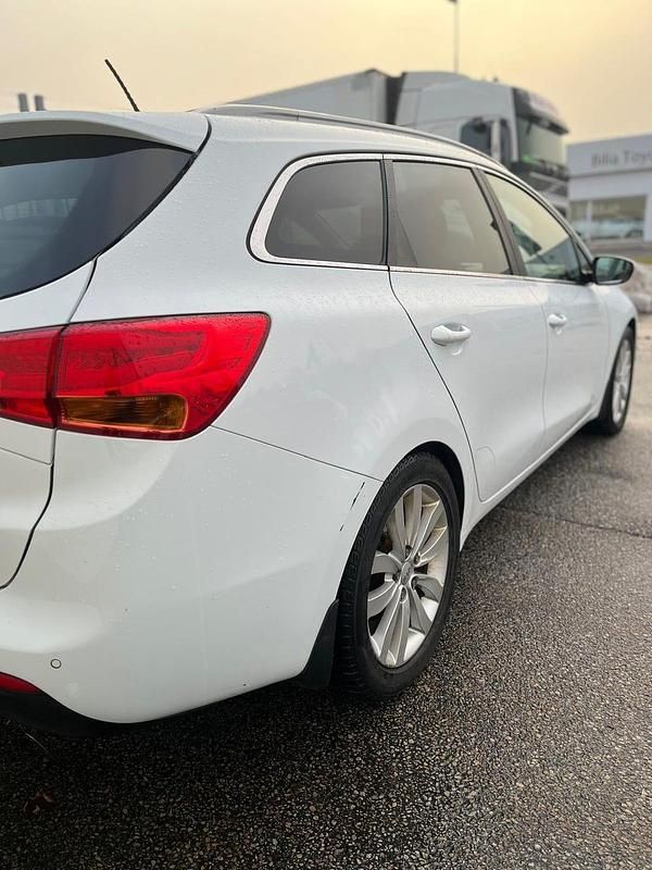 Begagnad Kia Ceed Sportswagon 128 HK (94 kW) 2014 Kombi