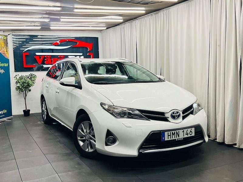 Vit Begagnad 2014 Toyota Auris Touring Sports Active Kombi | 84 900 kr (Marknadspris) - Bild 1/4